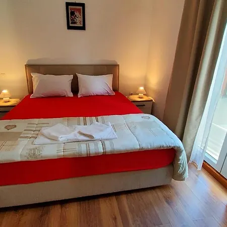 Charming 3 Sleeps 4 Guests Appartement Split