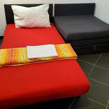 Charming 3 Sleeps 4 Guests Апартаменты Сплит