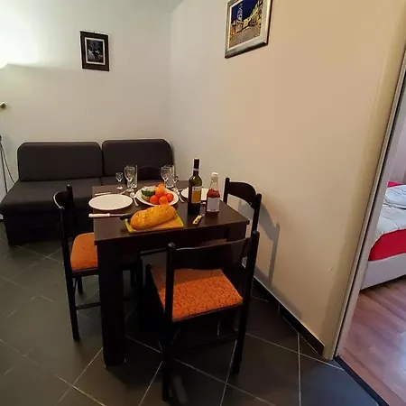 Charming 3 Sleeps 4 Guests 斯普利特