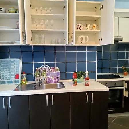 Charming 3 Sleeps 4 Guests