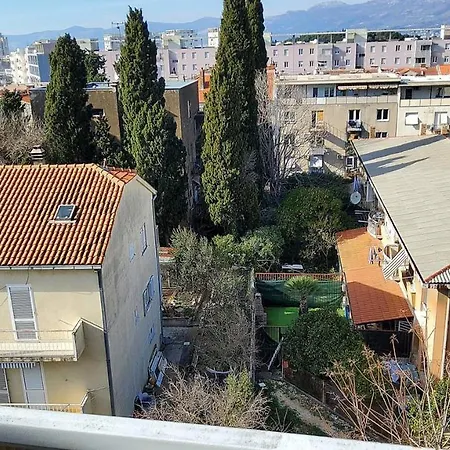 Charming 3 Sleeps 4 Guests Spalato