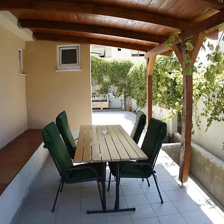 Appartamento Charming 3 Sleeps 4 Guests *